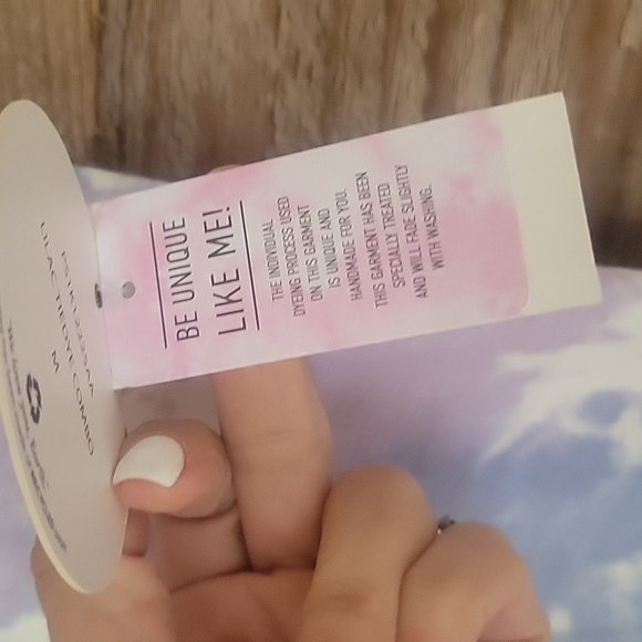 Pink Rose Medium Blue and Purple Tie Dye Vneck Short Sleeve Tee NWT - Picture 4 of 5